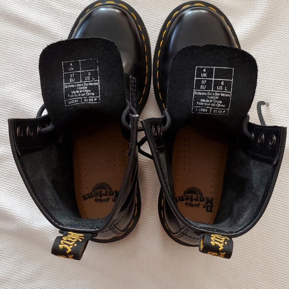 Dr. Martens 1460 Pascal women's black boots